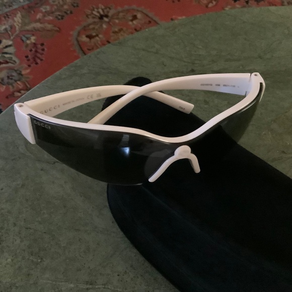 Gucci 99mm Shield Wrap Sunglasses White White Grey main image 10